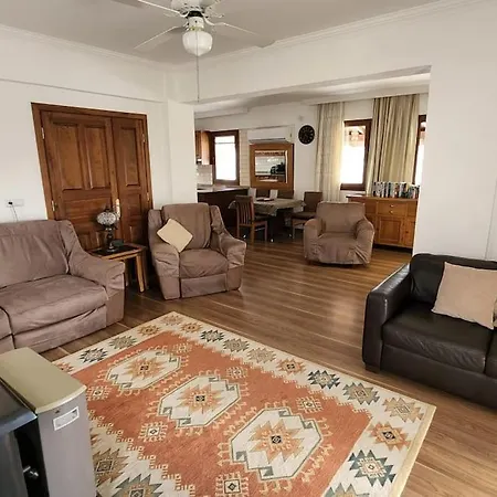 Hotel Uezuemluede Havuzlu Muestakil Tatil Villasi