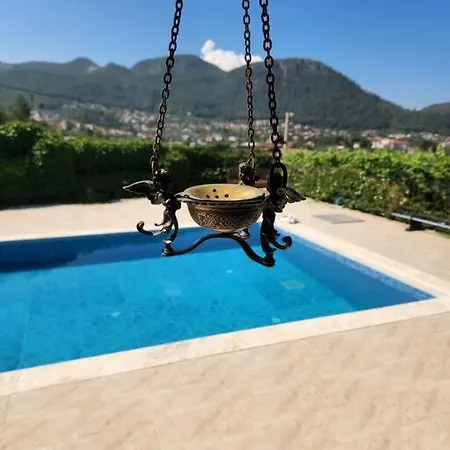 Uezuemluede Havuzlu Muestakil Tatil Villasi 4* Fethiye