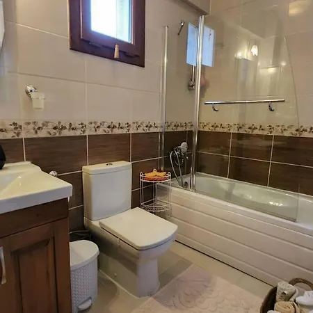 Hotel Uezuemluede Havuzlu Muestakil Tatil Villasi 4*