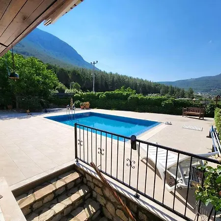 Uezuemluede Havuzlu Muestakil Tatil Villasi Fethiye